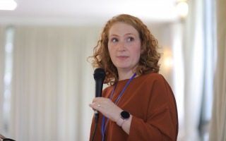 Language can, sometimes, impair precise visual memory