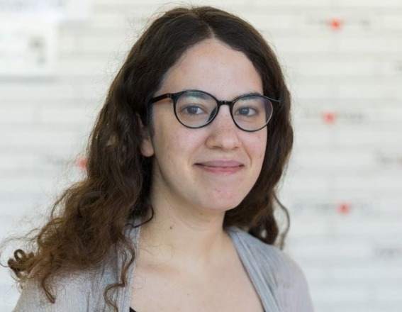 To feel and talk in a language of conflict: distinct emotional experience and expression of bilinguals among disadvantaged minority members